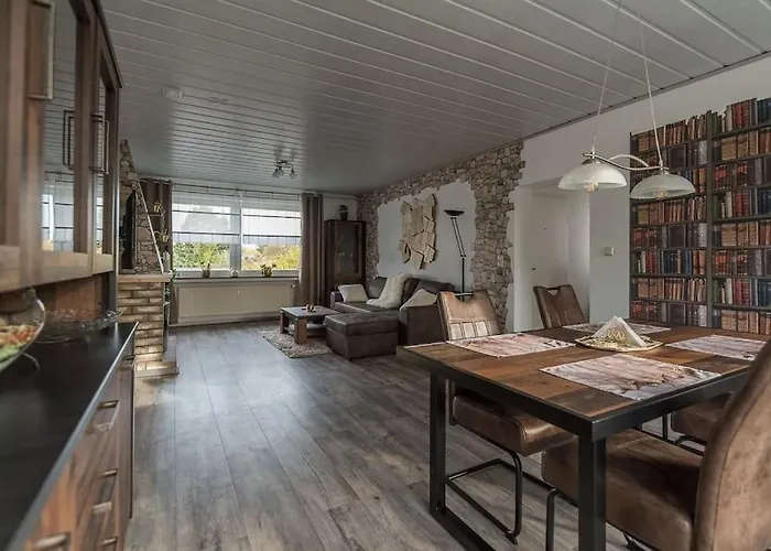 Schoene Lichtdurchflutete Ferienwohnung Mit Balkon